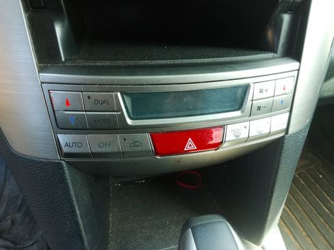Used 2010 Subaru Outback 2.5i Limited AWD/4WD image 35
