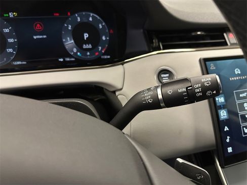 Used 2025 Land Rover Range Rover Evoque S image 18