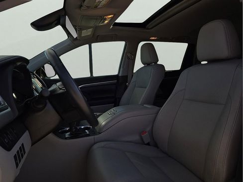 Used 2019 Toyota Highlander Limited image 14