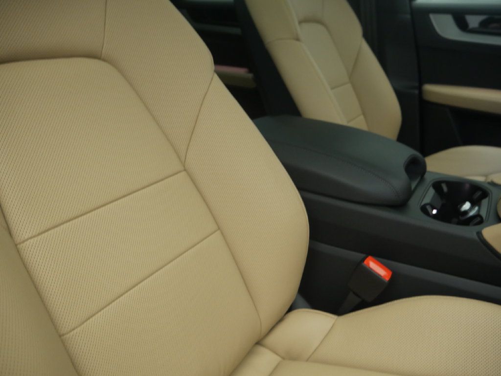 Certified 2026 Porsche Cayenne AWD/4WD image 31