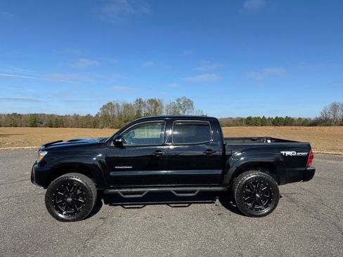 Used 2014 Toyota Tacoma 4x4 Double Cab image 2