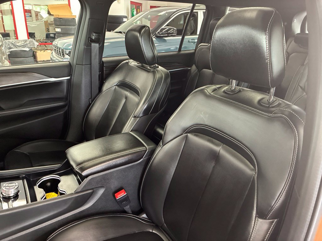 Used 2026 Jeep Grand Cherokee L Limited w/ Limited Altitude Package AWD/4WD image 17