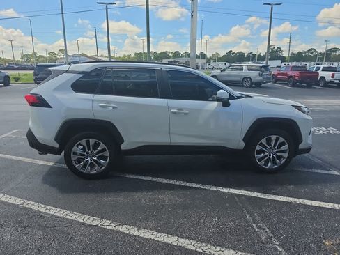 Used 2022 Toyota RAV4 XLE Premium FWD image 6