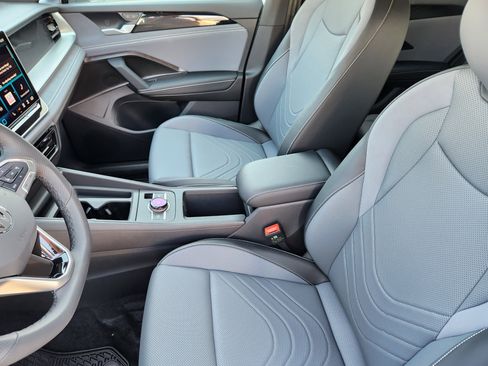 New 2025 Volkswagen Tiguan SE R-Line image 19