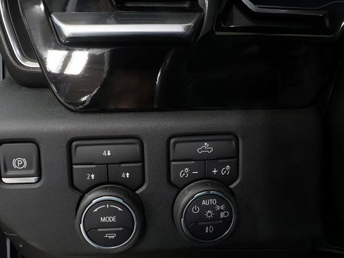 Used 2025 Chevrolet Silverado 2500 LT w/ Convenience Package image 18