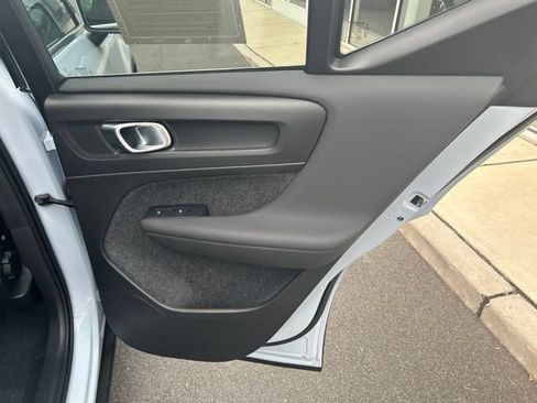Certified 2025 Volvo XC40 B5 Core AWD/4WD image 12