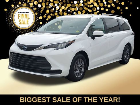 Used 2025 Toyota Sienna LE image 1