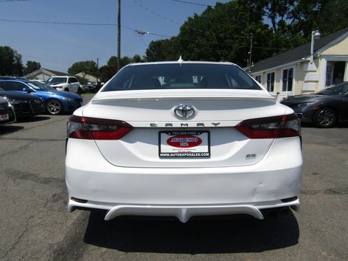 Used 2023 Toyota Camry SE FWD image 6