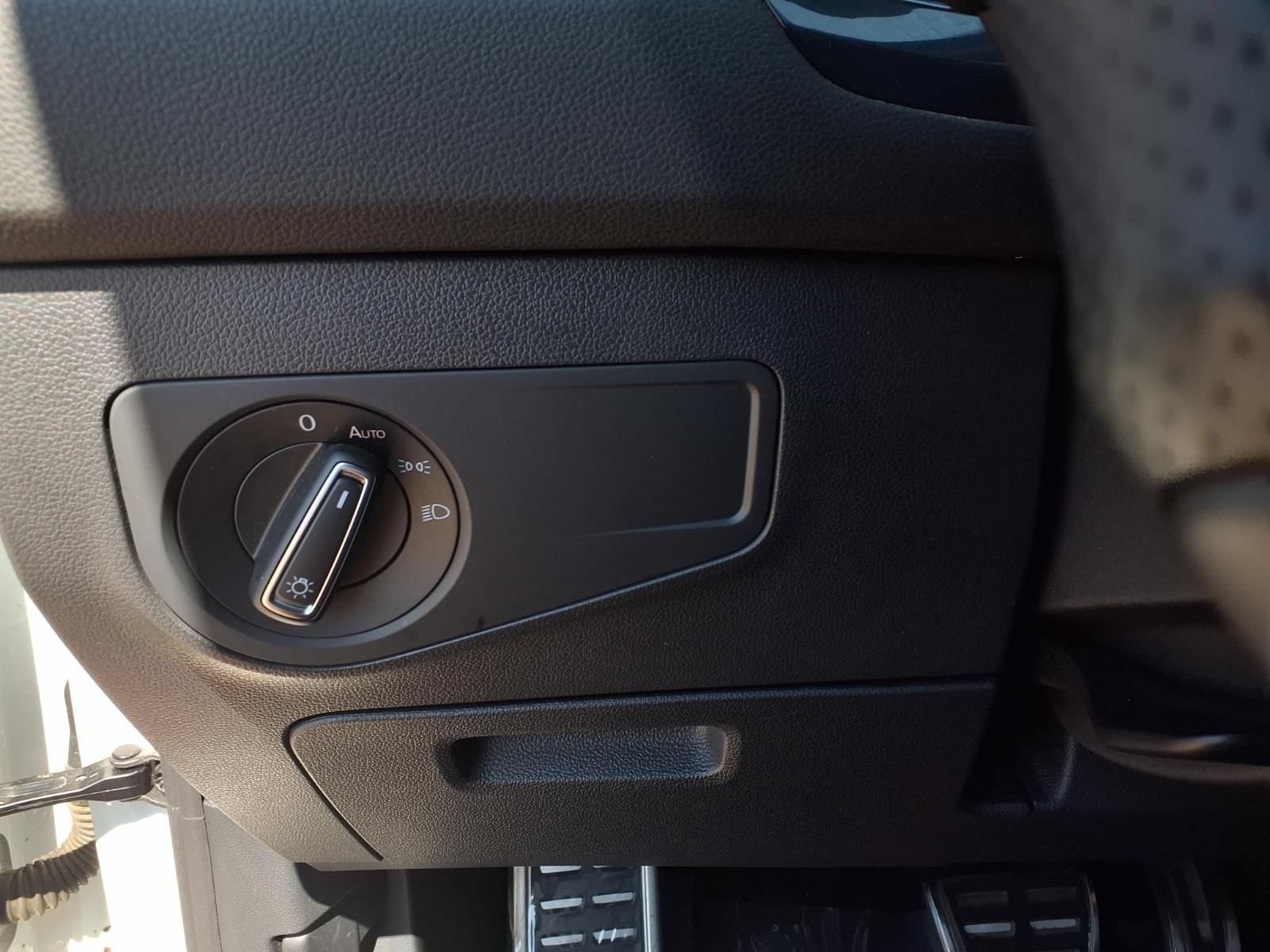 Certified 2022 Volkswagen Tiguan SE R-Line FWD image 15