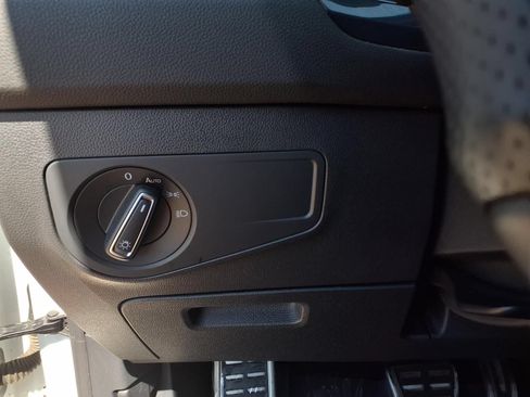 Certified 2022 Volkswagen Tiguan SE R-Line FWD image 15