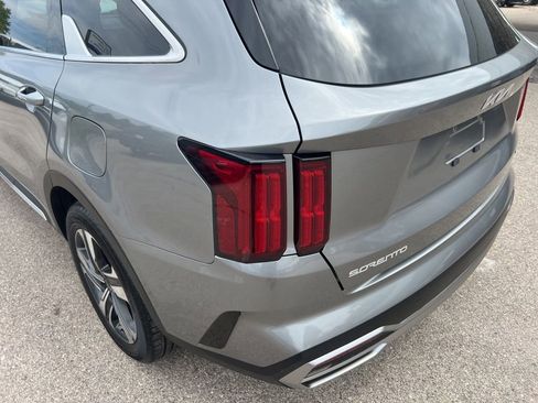 Certified 2024 Kia Sorento SX Prestige AWD/4WD image 36