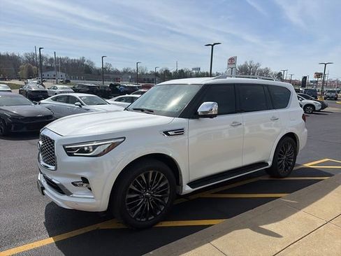 Used 2023 INFINITI QX80 Sensory w/ All-Season Package image 2