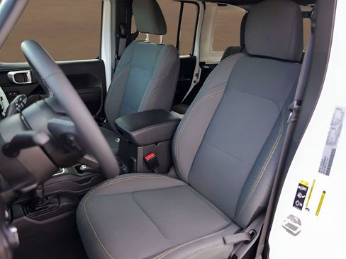 Used 2025 Jeep Wrangler Unlimited Sport AWD/4WD image 7