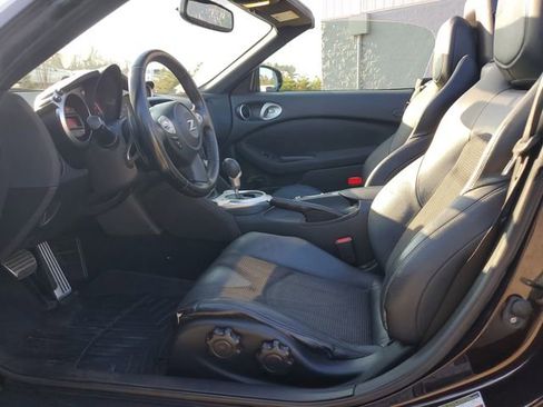 Used 2017 Nissan 370Z Touring image 16