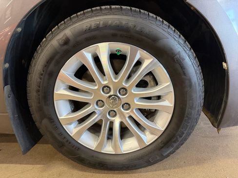 Used 2015 Toyota Sienna XLE FWD image 25