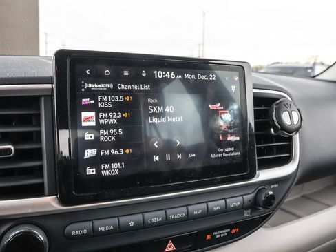 Certified 2025 Hyundai Venue Limited image 23