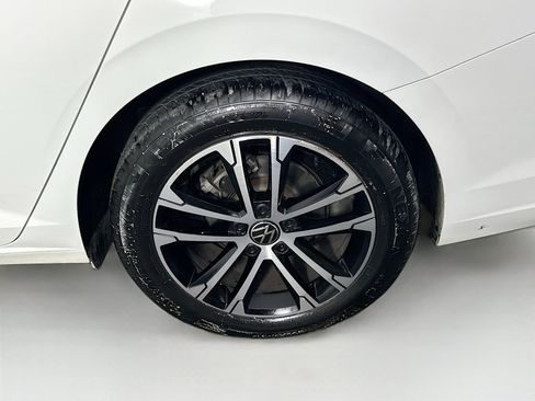 Used 2025 Volkswagen Jetta Sport image 11