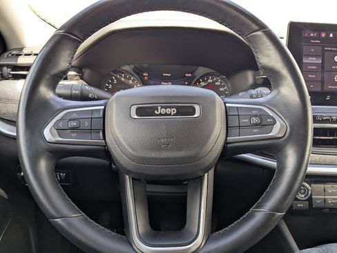 Used 2022 Jeep Compass Latitude AWD/4WD image 16