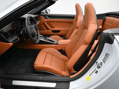 Certified 2026 Porsche 911 Carrera RWD image 8