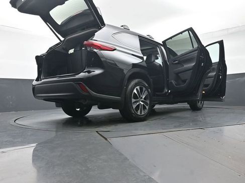 Certified 2023 Toyota Highlander XLE image 56