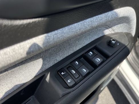 Used 2023 Jeep Compass Latitude AWD/4WD image 13