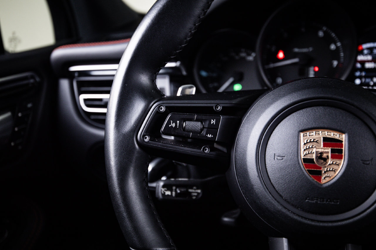 Certified 2023 Porsche Macan Turbo AWD/4WD image 17