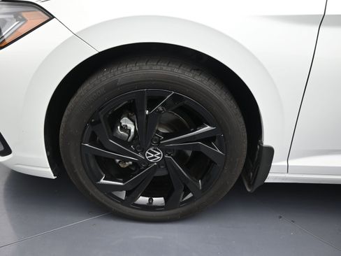 Used 2025 Volkswagen Jetta SE w/ Black Wheel Package image 10