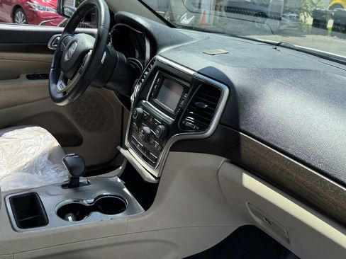 Used 2014 Jeep Grand Cherokee Laredo w/ Quick Order Package 23E AWD/4WD image 9