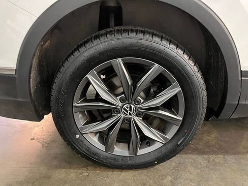 Used 2022 Volkswagen Tiguan SE AWD/4WD image 33