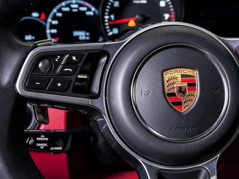 Certified 2023 Porsche Cayenne Platinum Edition image 20