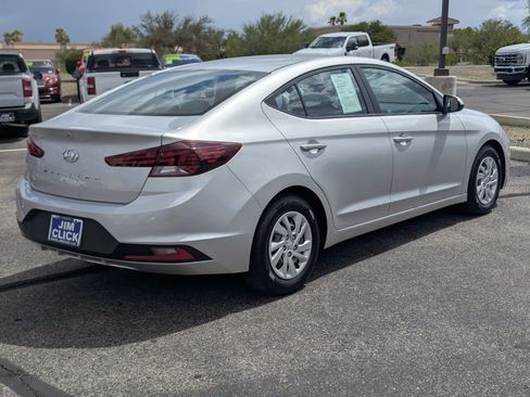 Used 2019 Hyundai Elantra SE FWD image 2