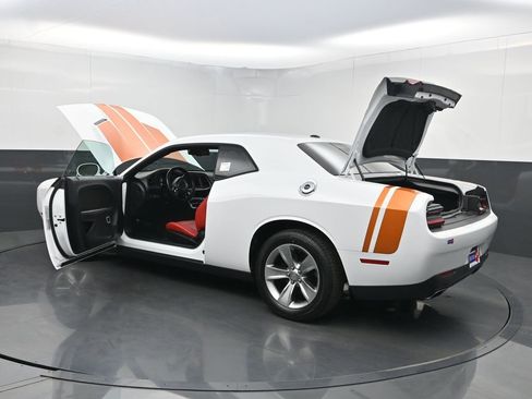 Used 2016 Dodge Challenger SXT image 32