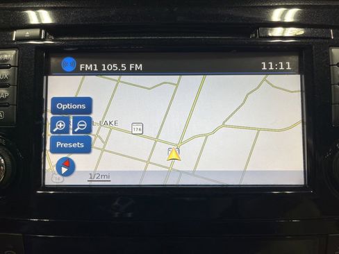 Used 2016 Nissan Rogue SV w/ SV Premium Package image 21