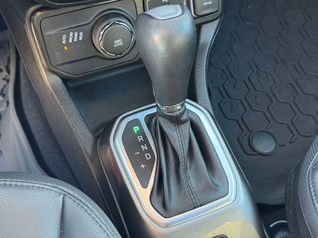 Used 2021 Jeep Renegade Limited w/ Sun & Sound Group AWD/4WD image 29
