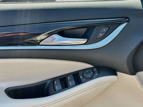 Used 2019 Buick Enclave Essence AWD/4WD image 18