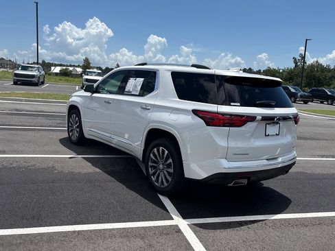 Used 2023 Chevrolet Traverse Premier FWD image 31