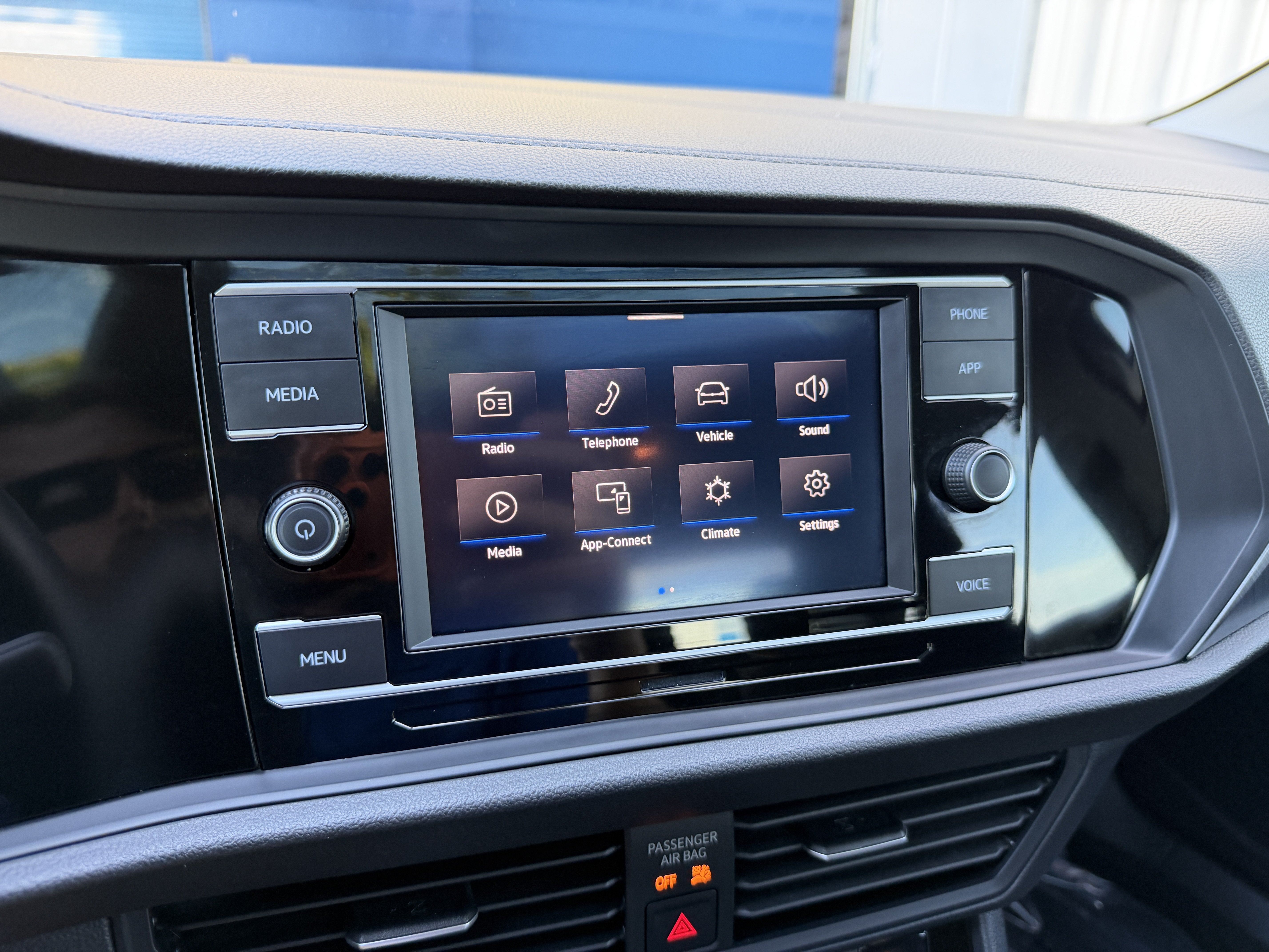 Used 2024 Volkswagen Jetta SE w/ Panoramic Sunroof Package FWD image 18