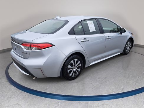 Used 2022 Toyota Corolla LE w/ Premium Interior Package FWD image 5