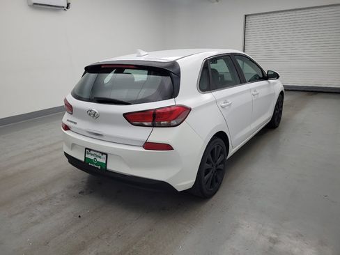 Used 2019 Hyundai Elantra GT FWD image 9
