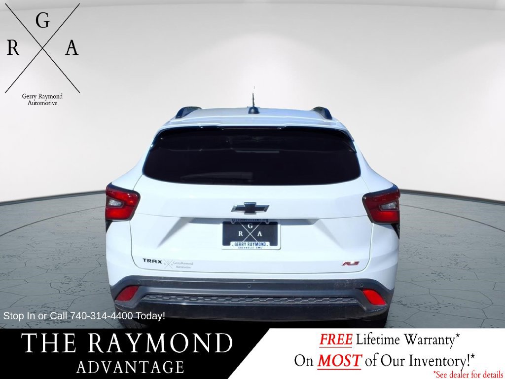 Used 2025 Chevrolet Trax RS w/ Sunroof Package FWD image 4