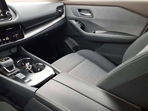 Used 2023 Nissan Rogue SV image 12