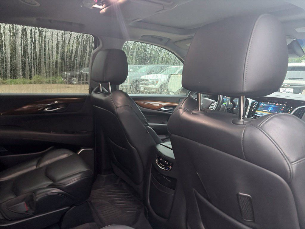 Used 2019 Cadillac Escalade Luxury AWD/4WD image 13