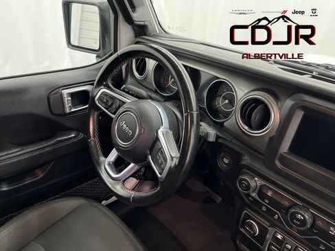Used 2020 Jeep Wrangler Unlimited Sahara AWD/4WD image 26