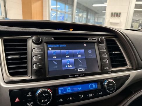 Used 2019 Toyota Highlander XLE image 33