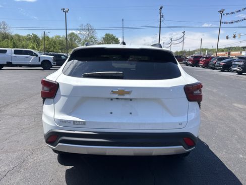 Used 2025 Chevrolet Trax LT w/ Driver Confidence Package FWD image 4