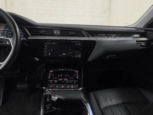 Used 2022 Audi e-tron Premium w/ Convenience Plus Package image 16