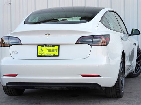 Used 2021 Tesla Model 3 Standard Range image 4