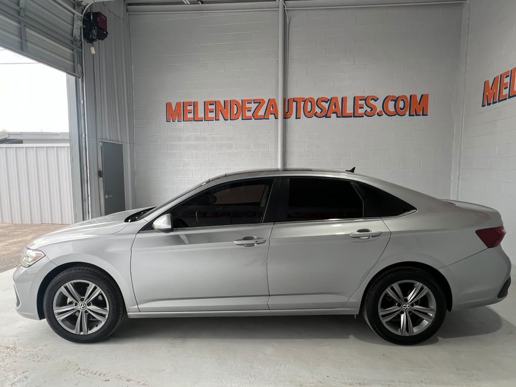 Used 2023 Volkswagen Jetta SE FWD image 2