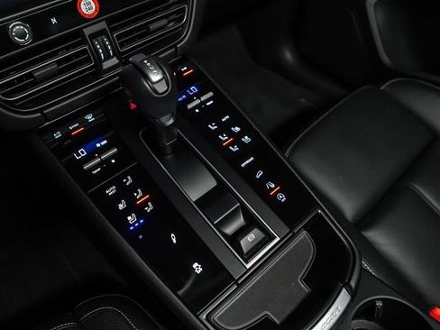 Certified 2026 Porsche Macan AWD/4WD image 26