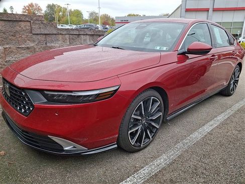 Used 2025 Honda Accord Touring image 2